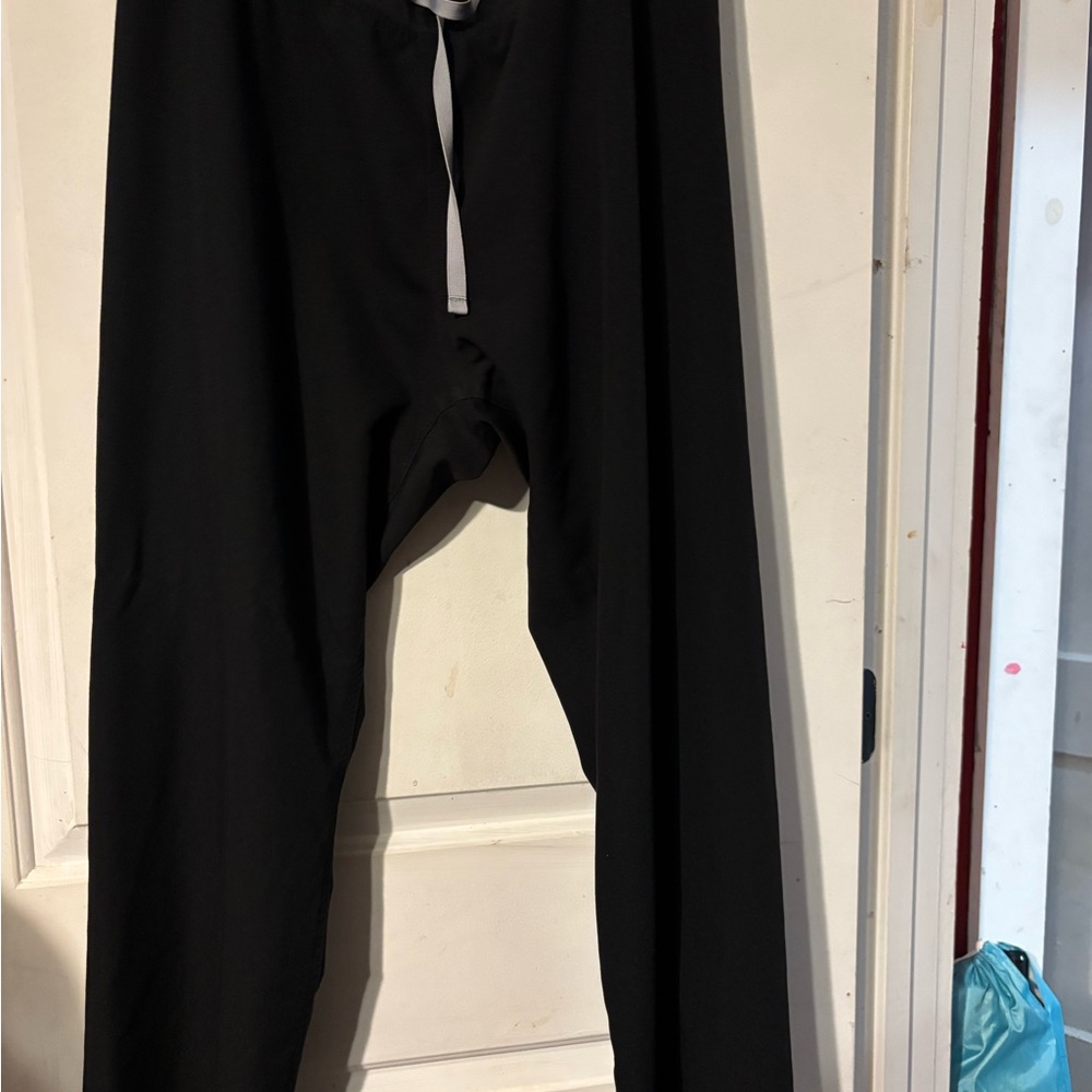 WOMENS BLACK FIG SCRUB PANTS. POCKETS ONLY ON THE BACK